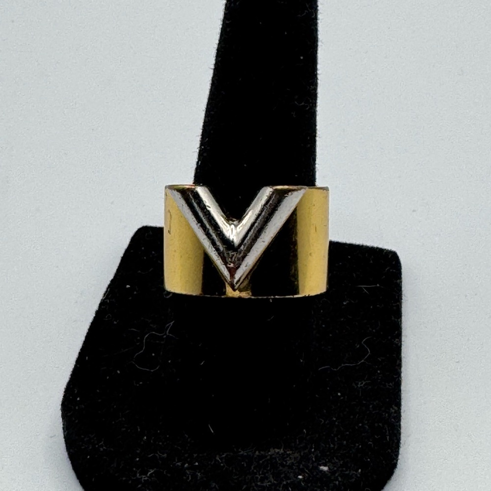 Gorgeous Rare Louis Vuitton Essential Ring Size 6 (Model: ldhh205 g7600752 - Picture 5 of 13